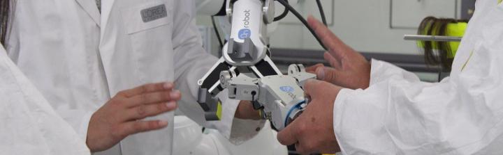 LOreal automatyzuje centrum badań nad włosami poprzez aplikacje współpracujące OnRobot